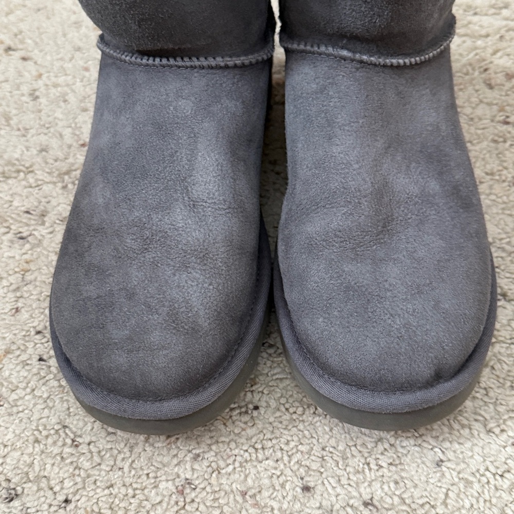 UGG Gray Tall Bailey Button. Size 10. - Picture 5 of 6